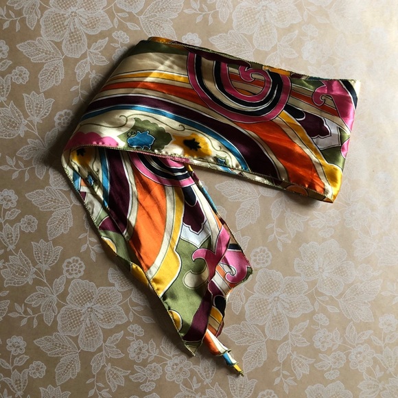 💙 Retro Vibes Scarf - Picture 2 of 5